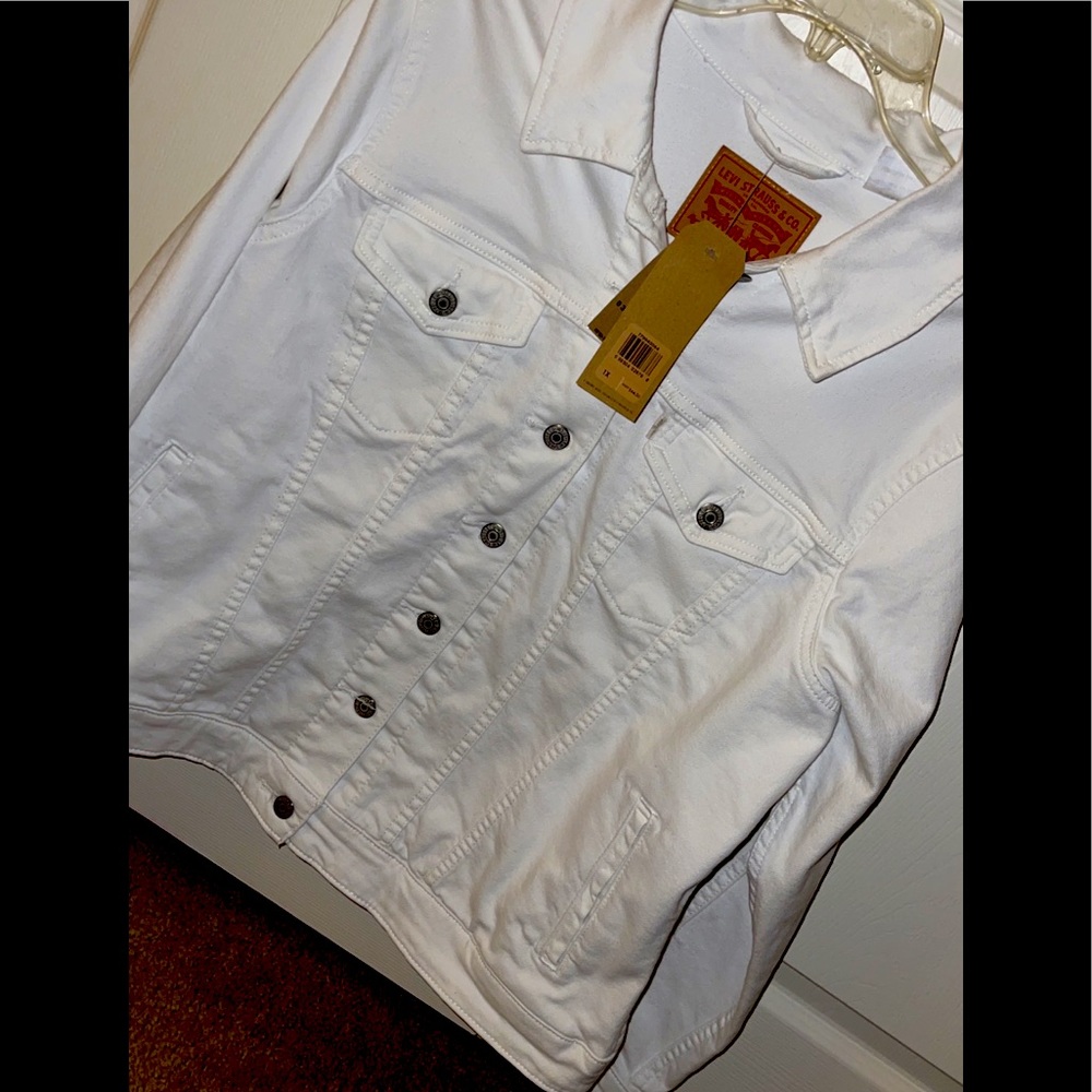 COPY - white levi’s denim jacket